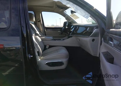 2022 Jeep Wagoneer Series Iii 4X4 z USA, uszkodzony, nr VIN 1C4SJVDT0NS227305